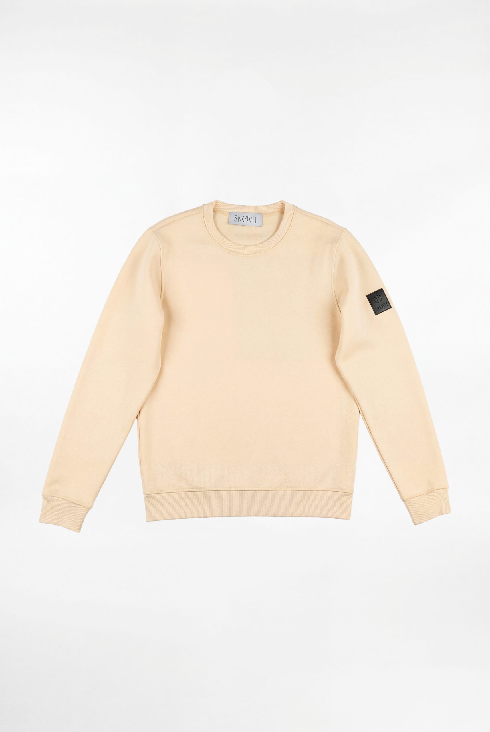Vorderansicht des beigen SNØVIT Phantom Nebula Sweatshirts mit klassischem Schnitt und geripptem Rundhalsausschnitt.
