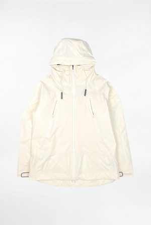 Beige SNØVIT Moonlighter X Outdoor-Jacke Vorderansicht aus robustem Nylon, wasserabweisend und winddicht.