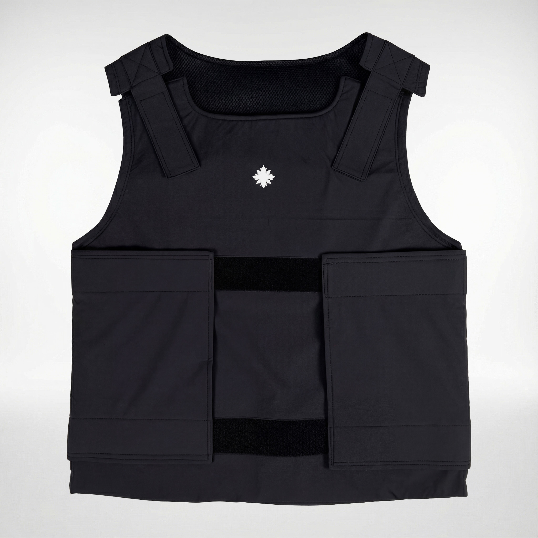 Vorderansicht der DEFENX PRO VANTA Stichschutzweste in Schwarz – SNØVIT Schutzweste.