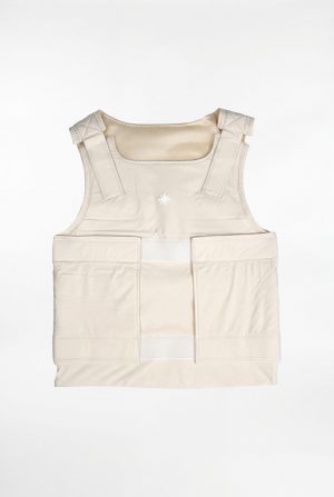 Vorderansicht der DEFENX PRO OBSIDIAN Stichschutzweste in Beige – SNØVIT Schutzweste.