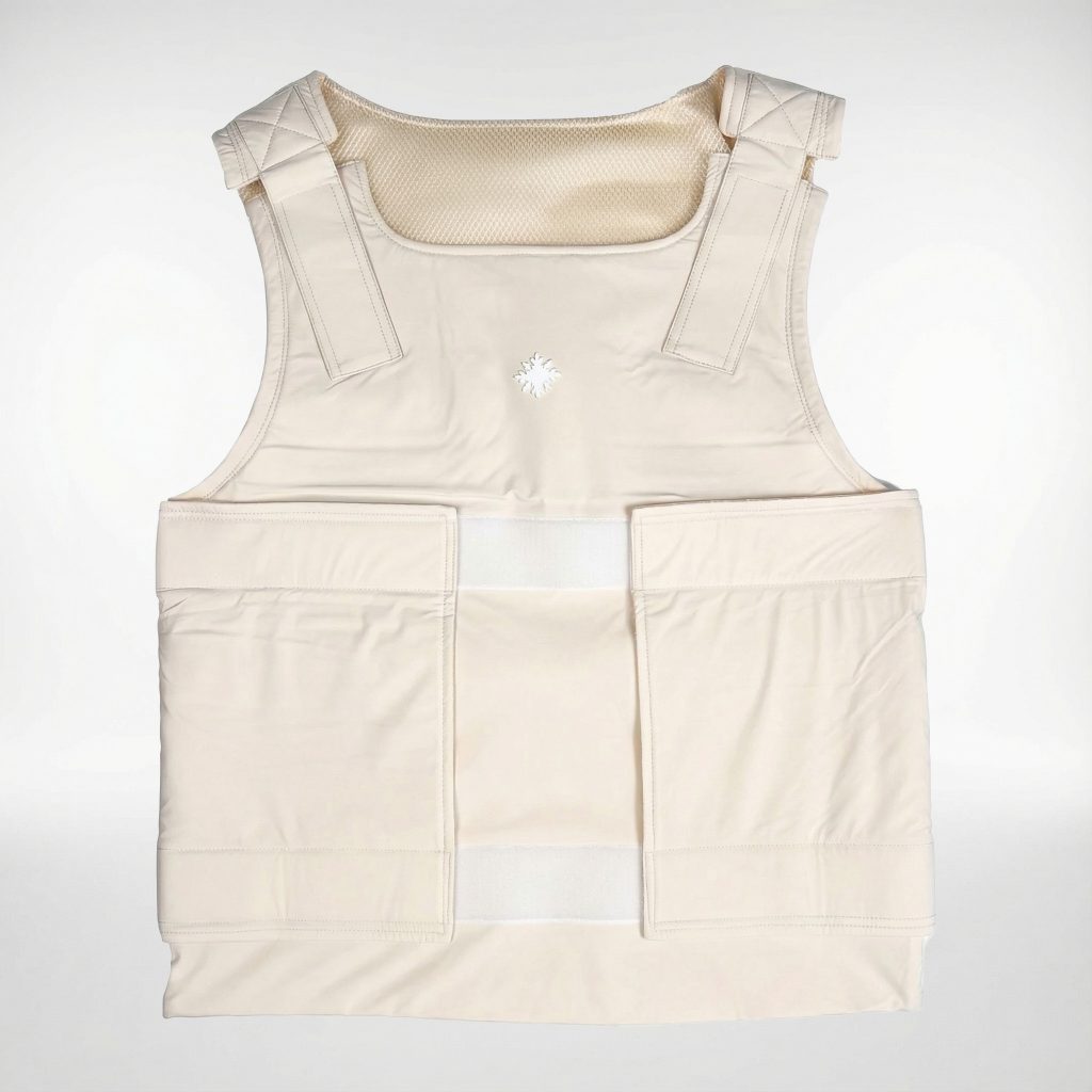 Vorderansicht der DEFENX PRO OBSIDIAN Stichschutzweste in Beige – SNØVIT Schutzweste.