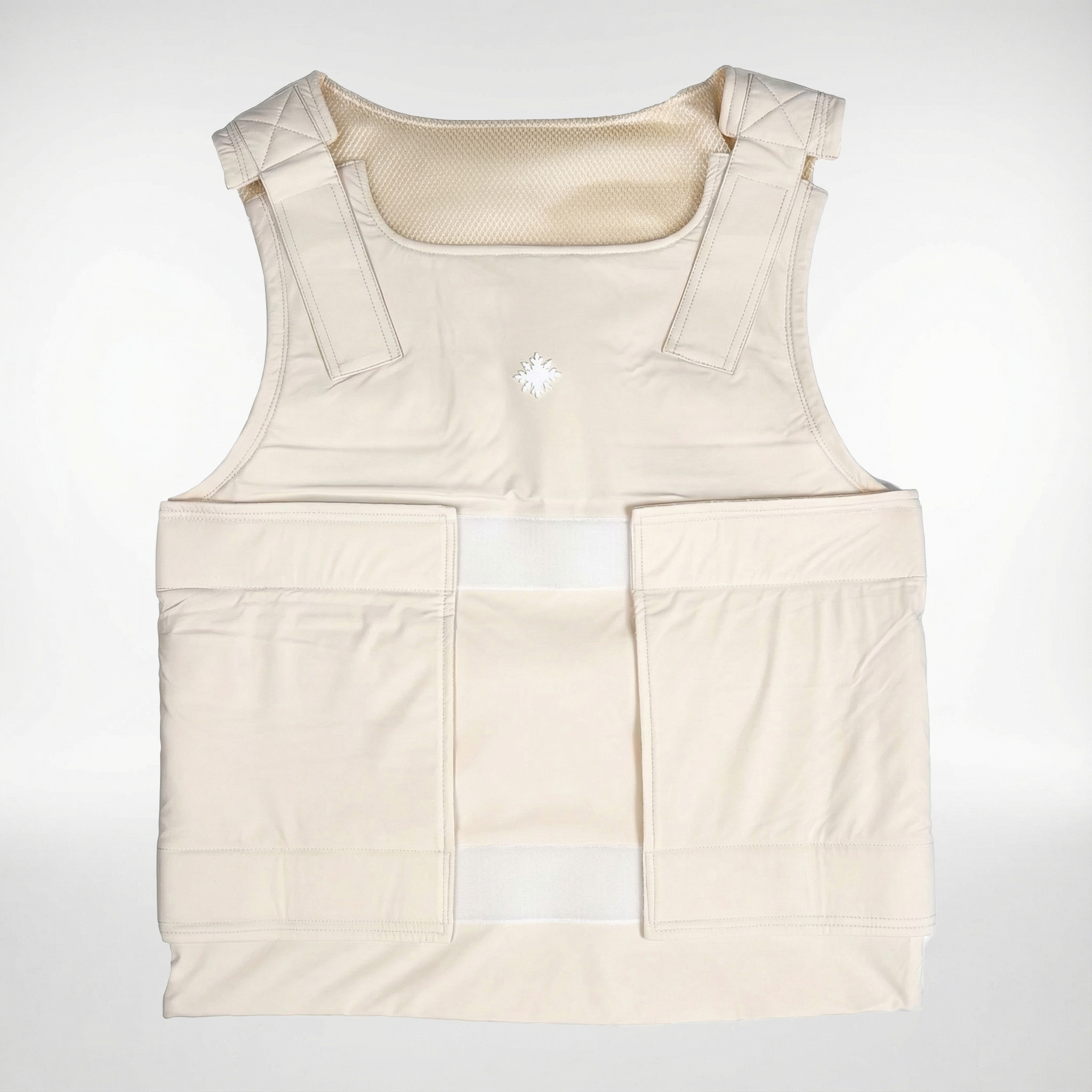 Vorderansicht der DEFENX PRO OBSIDIAN Stichschutzweste in Beige – SNØVIT Schutzweste.