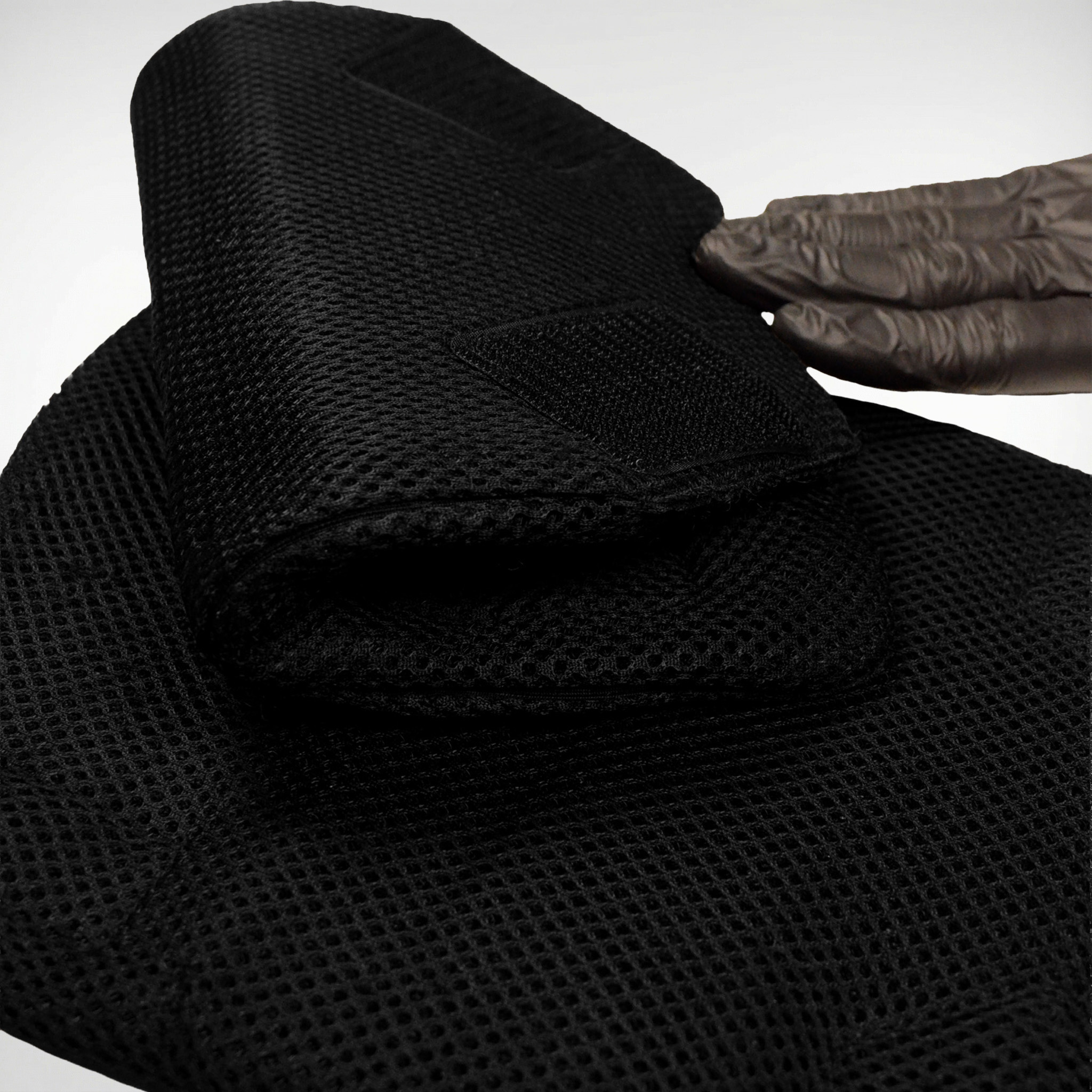 Seitliche DEFENX Side Shield Protektoren für zusätzlichen Schutz bei DEFENX Schutzwesten.