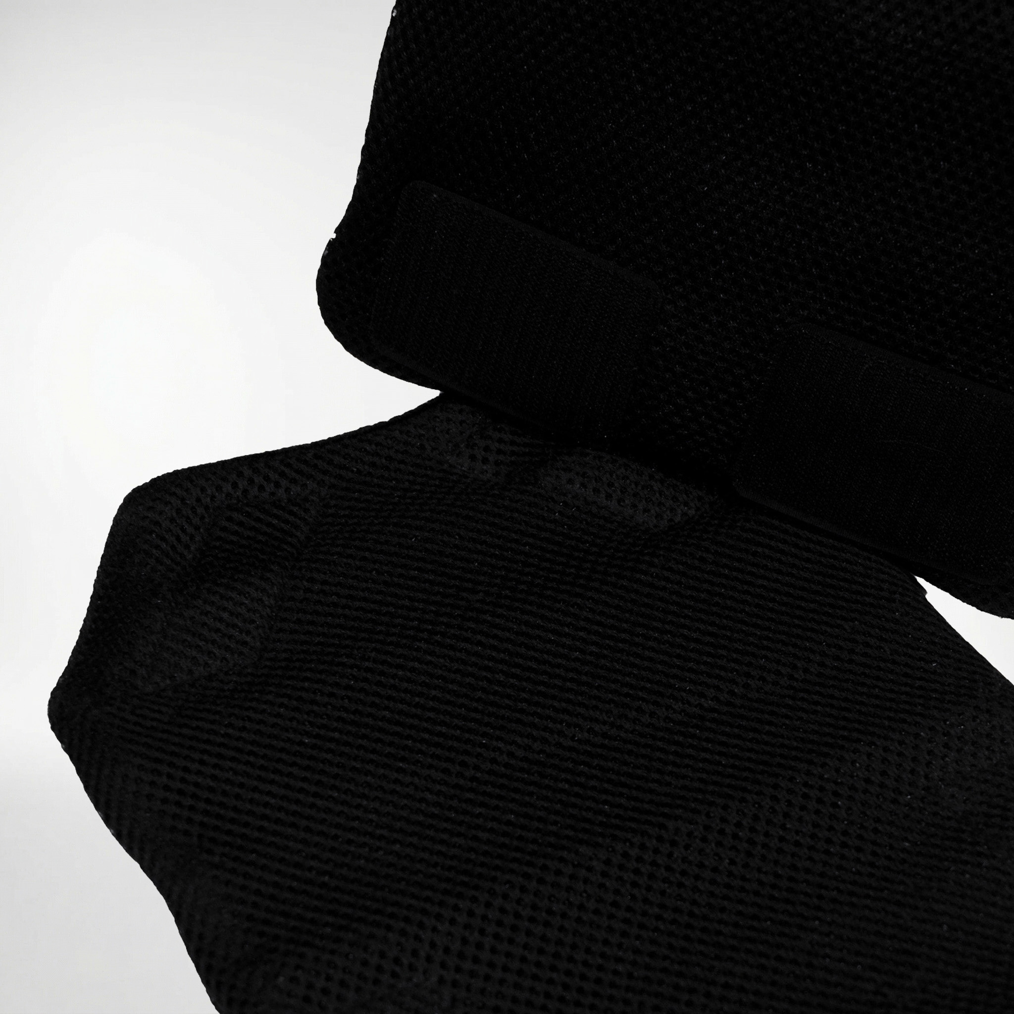 Detailansicht der DEFENX Side Shield Seitenprotektoren für modulare DEFENX Westen – hochwertige Materialien und Verarbeitung im Fokus.