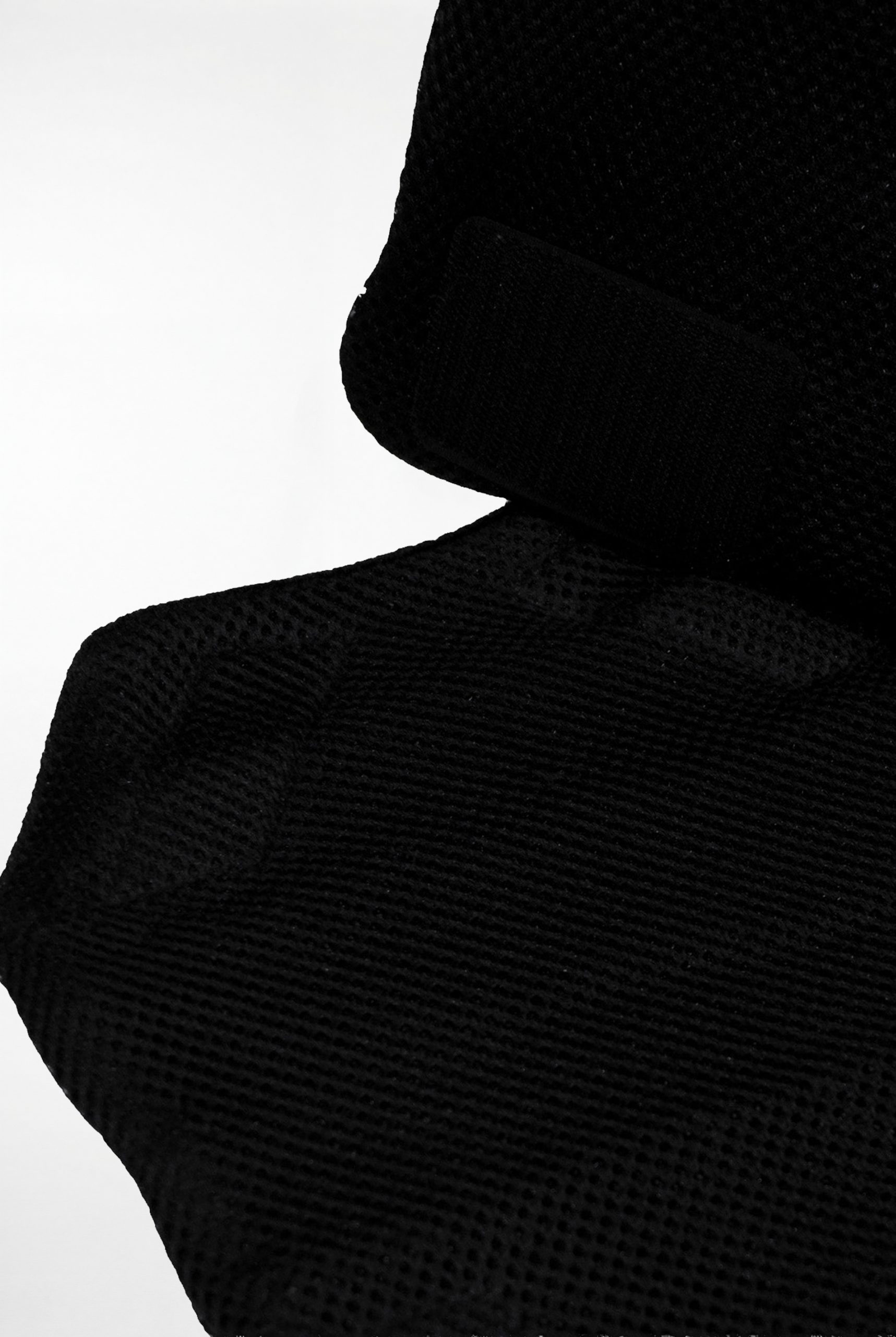Detailansicht der DEFENX Side Shield Seitenprotektoren für modulare DEFENX Westen – hochwertige Materialien und Verarbeitung im Fokus.