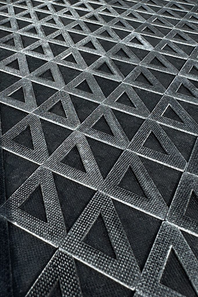 Strukturbild unserer DEFENX PRO Schutzwesten-Paneele. Ausgestattet mit nach VPAM KDIW 2004 K1 zertifizierten Einschüben unseres Partners Armadillo Tex GmbH.