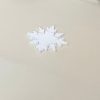 SNØVIT Schneeflocken-Logo als Detailaufnahme – dezentes Branding auf der Schutzweste