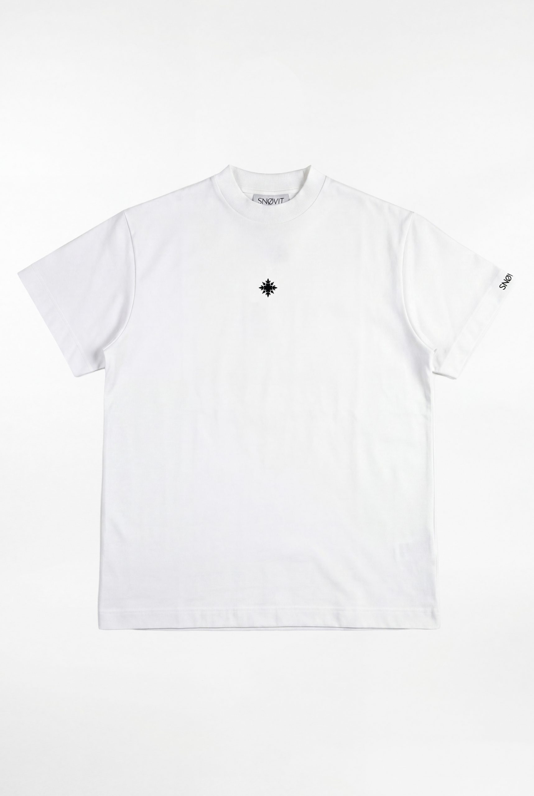Produktfoto - Frontansicht des weißen SNOVIT Tshirt Arcane.