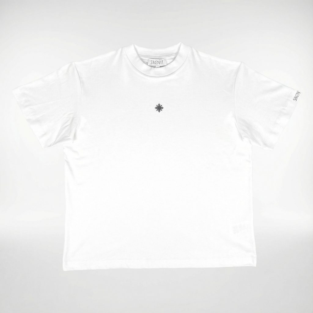 Produktfoto - Frontansicht des weißen SNOVIT Tshirt Arcane.